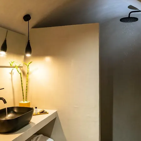 Echo Caves Fira (Santorini)