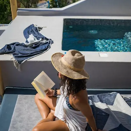 Echo Caves Fira (Santorini)