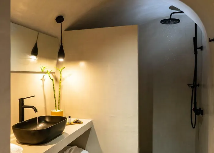 Echo Caves Fira (Santorini)