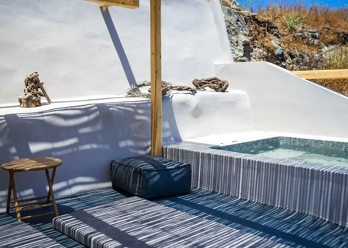 Echo Caves Fira (Santorini)